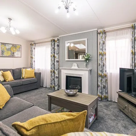 Woodpecker With Hot Tub York