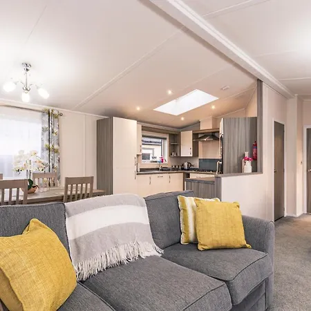 Woodpecker With Hot Tub * York