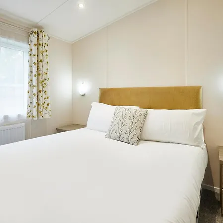 Woodpecker With Hot Tub Lodge *