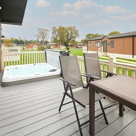 Woodpecker With Hot Tub