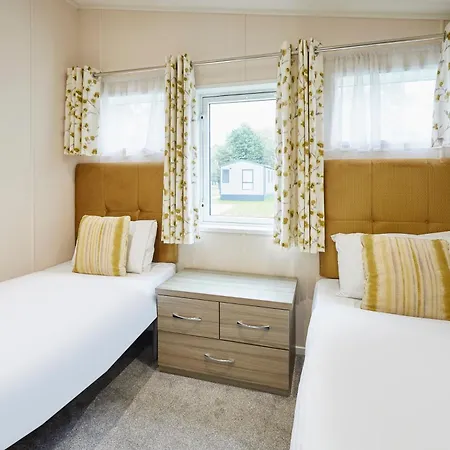 Woodpecker With Hot Tub * South Cave