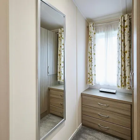 Woodpecker With Hot Tub Lodge *