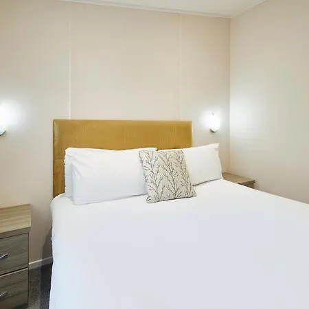 Lodge Woodpecker With Hot Tub South Cave