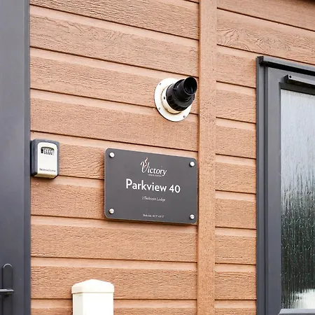 Woodpecker With Hot Tub 约克