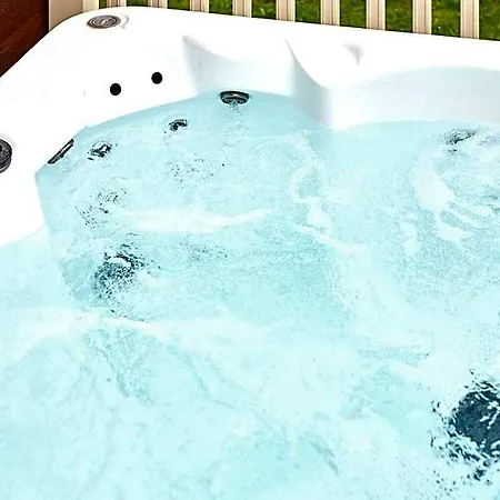 Woodpecker With Hot Tub * York
