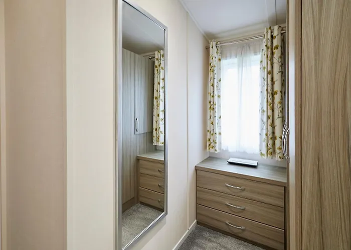 Woodpecker With Hot Tub ロッジ *