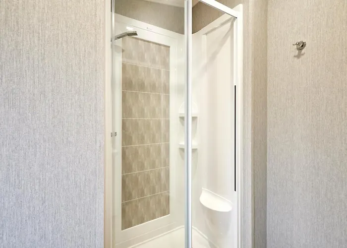 Woodpecker With Hot Tub 山林小屋 约克