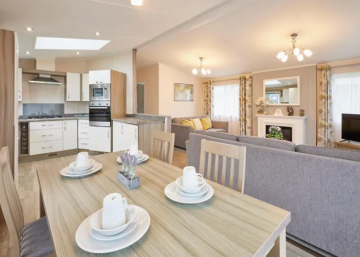 Woodpecker With Hot Tub * ヨーク