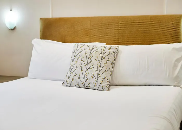 Woodpecker With Hot Tub ロッジ ヨーク