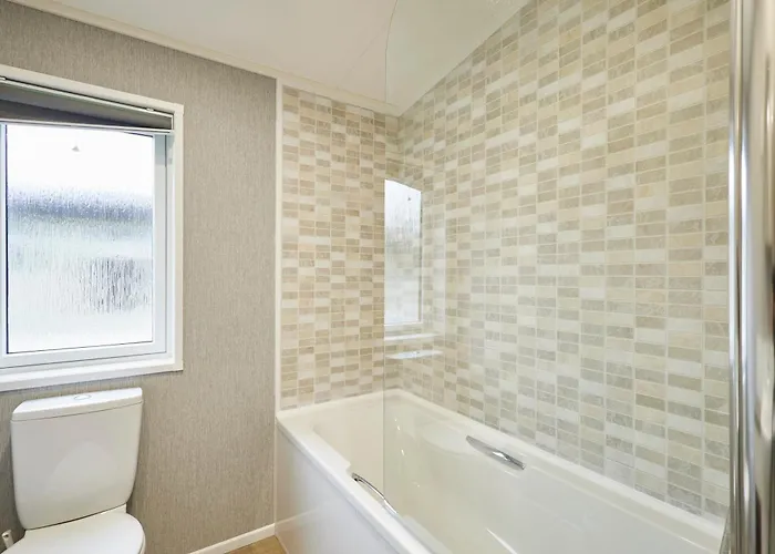 Woodpecker With Hot Tub *