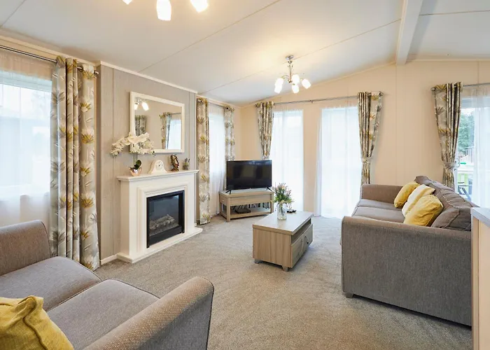 Woodpecker With Hot Tub ロッジ