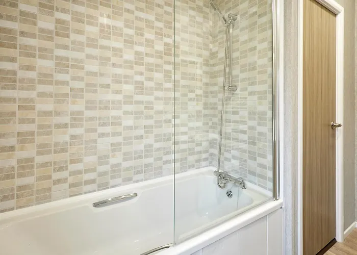 Woodpecker With Hot Tub 山林小屋 约克