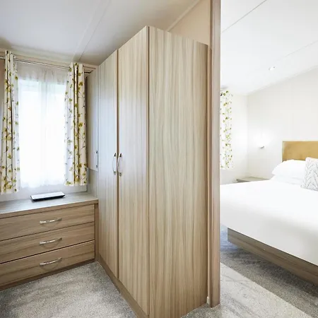 Woodpecker With Hot Tub York