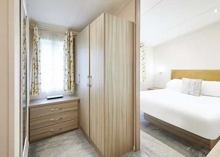 Woodpecker With Hot Tub York